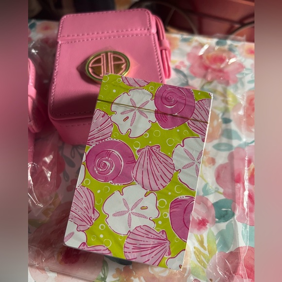 LILLY PULITZER DECK OF PLAYING CARDS W/ CASE - Picture 2 of 7